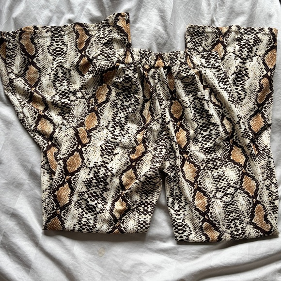Snakeskin pattern flared pants - Picture 3 of 5